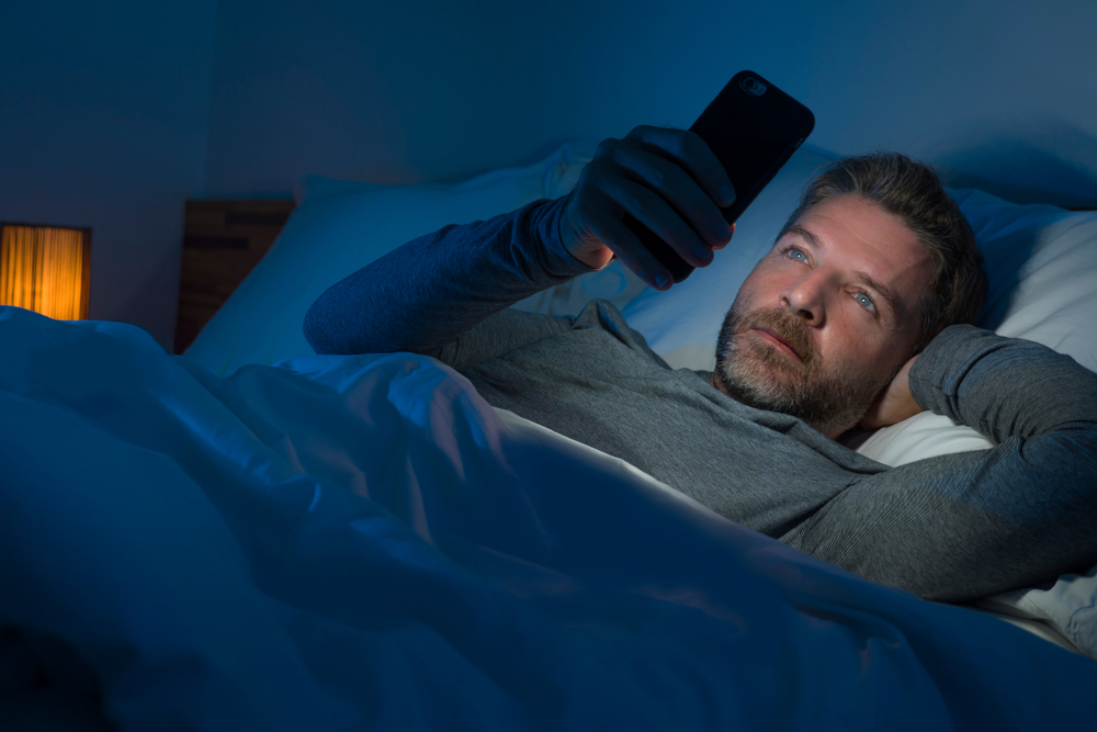 The blue light that the TV projects disrupts the body’s natural sleep cycles